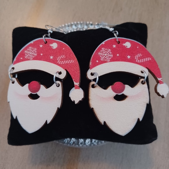 Red & White Santa Gnome Holiday Snowflake Christmas Dangle Drop Earrings - Picture 1 of 9